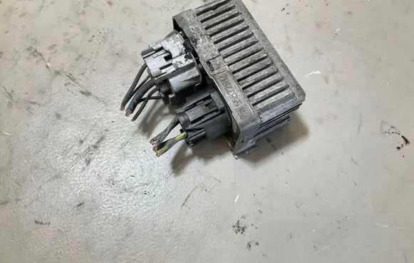 Opel Insignia A Glow plug pre-heat relay 55572812