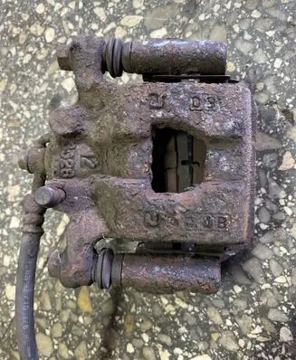 Nissan Juke I F15 Rear brake caliper