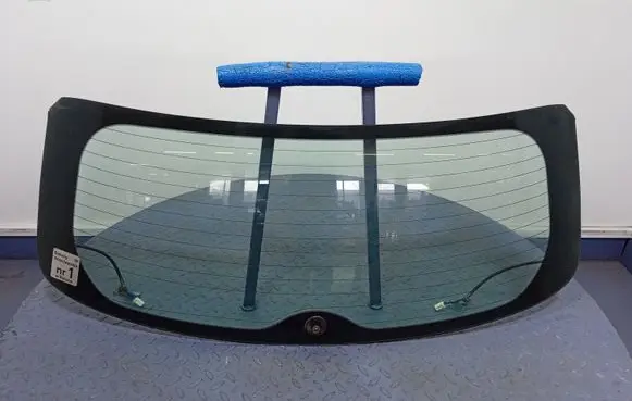 Toyota Avensis T270 Rear windscreen/windshield window 