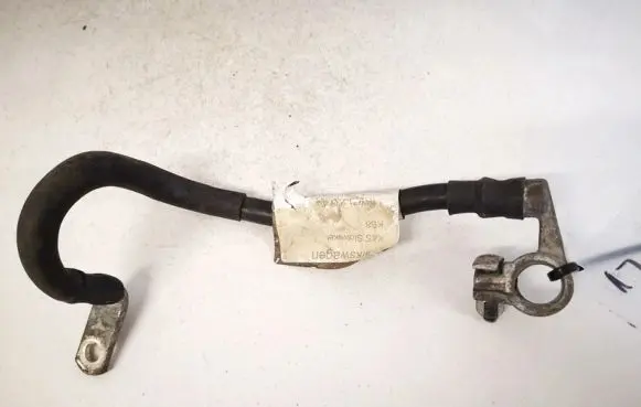 Volkswagen Touran I Positive cable (battery)