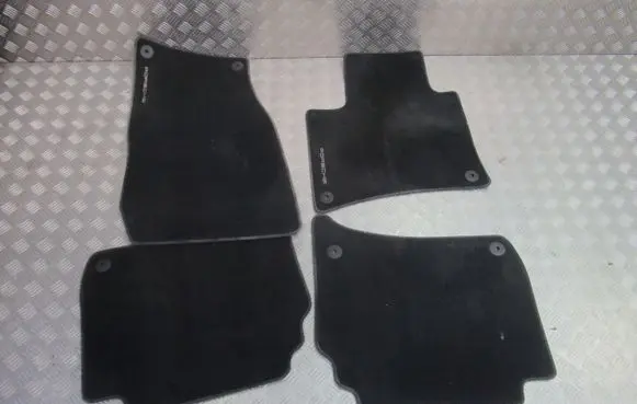 Porsche Cayenne (92A) Interior carpet 1017