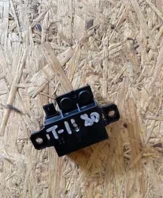 Mercedes-Benz C W204 Charging relay A0009822023 1110029