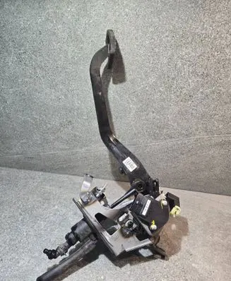 Hyundai i40 Clutch pedal 328023Z970