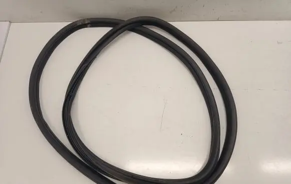 Hyundai Kona I Trunk rubber seal (body) 