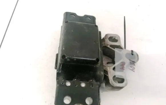 Volkswagen PASSAT B6 Engine mount bracket 3C0199555AA