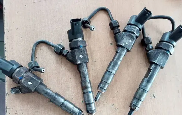 Renault Trafic II (X83) Fuel injector 0445110146