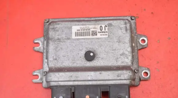 Nissan Qashqai Engine control unit/module ECU MEC93-600