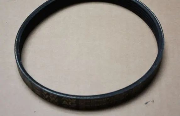 Volkswagen Polo V 6R Alternator belt 03C145933A