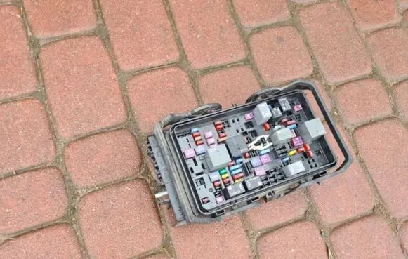 Opel Insignia B Fuse box set 39116625