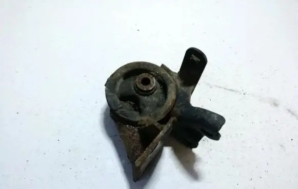 Toyota Avensis T220 Engine mount bracket