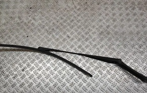 Volkswagen Jetta VI Front wiper blade arm 