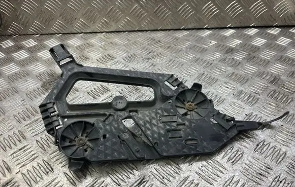 Headlight/headlamp mounting bracket