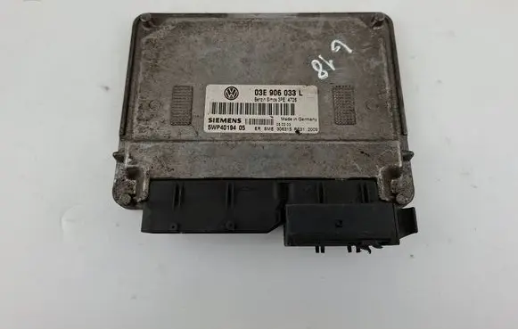 Volkswagen Polo Engine control unit/module 03E906033L 5WP4019405