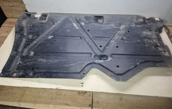 Mercedes-Benz B W245 Center/middle under tray cover A1696100908 A1696100903