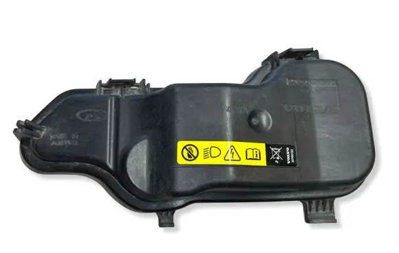 Volvo V70 Headlight/headlamp dust cover 63302
