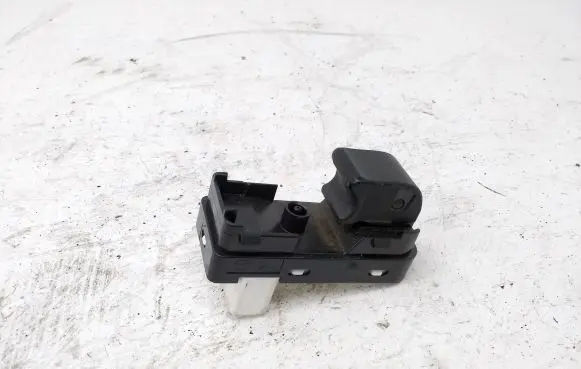 Mazda 3 III Electric window control switch K0021
