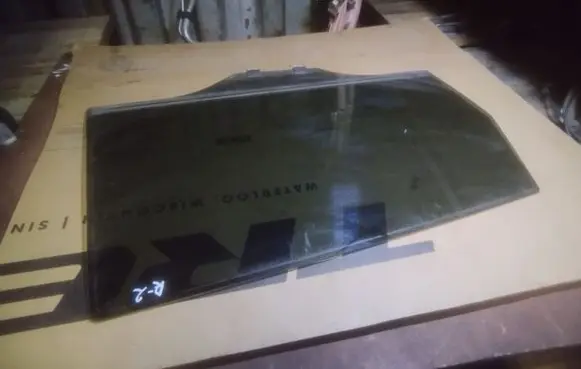 Honda FR-V Rear door window glass