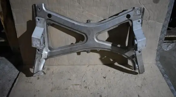Porsche Panamera (970) Engine mounting bracket