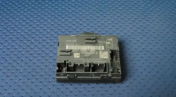 Audi A3 S3 8V Door control unit/module 5Q0959392B