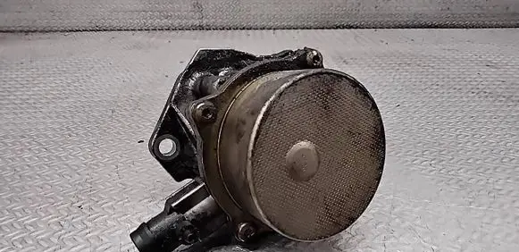 Renault Clio III Vacuum pump 