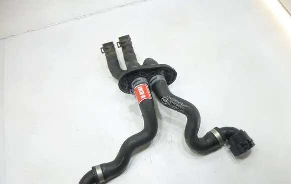 Engine coolant pipe/hose