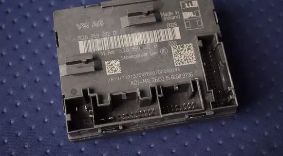 Volkswagen PASSAT B8 Door control unit/module 5Q0959592B