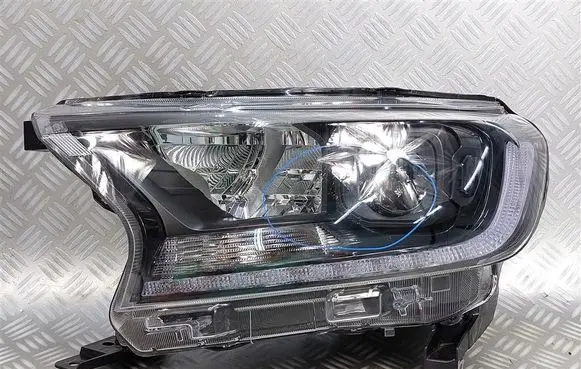 Ford Ranger Headlight/headlamp JB3B13E015DA
