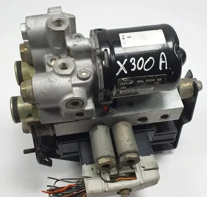 Jaguar XJ X300 ABS Pump LNA2210-BA
