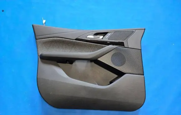 BMW 2 Active Tourer U06 Front door card panel trim