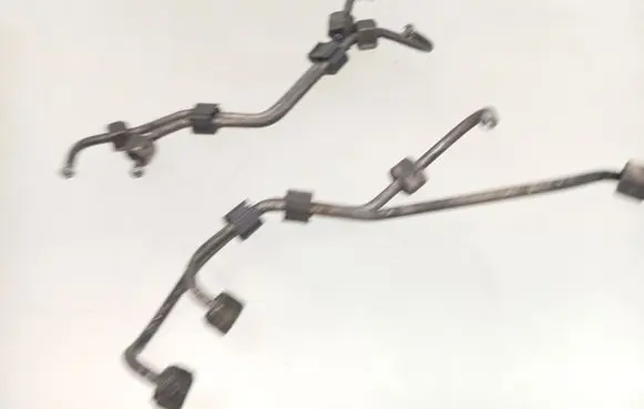 Volkswagen PASSAT B5 Fuel injector supply line/pipe 