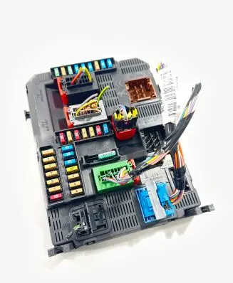 Peugeot 208 Fuse module 981985008000 E1172508 20171218