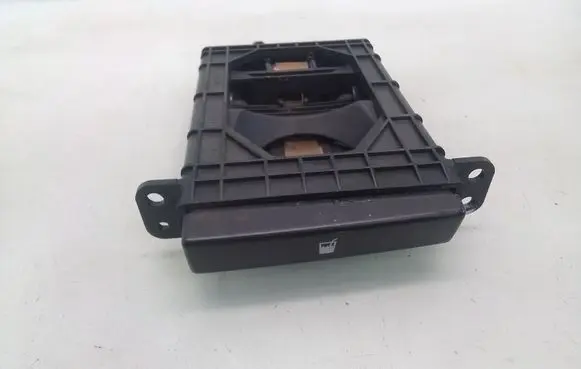 Cup holder front