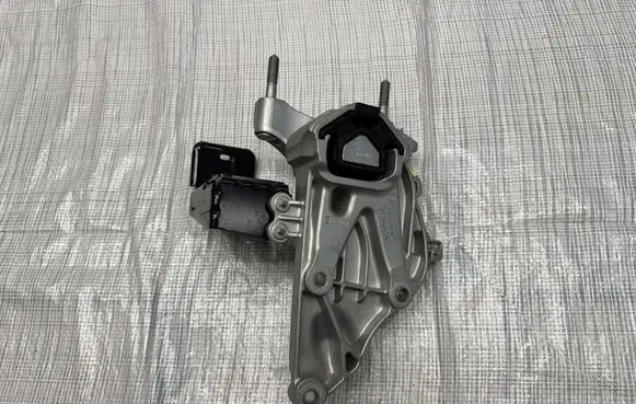 Fiat Panda III Engine mount vacuum valve 9846571180