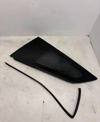 Chevrolet Corvette C7 Rear side window A006451