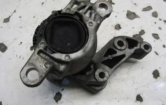 Nissan X-Trail T32 Engine mount vacuum valve 112114BA0A