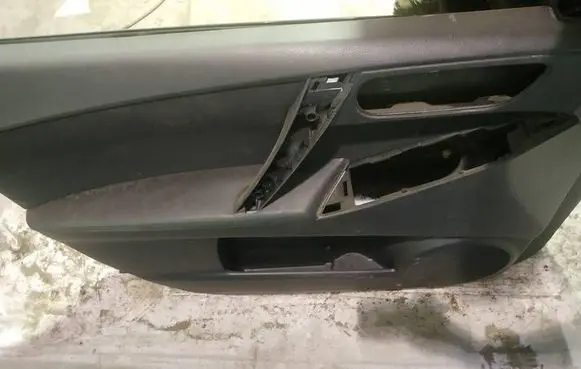 Mazda 3 II Front door card panel trim