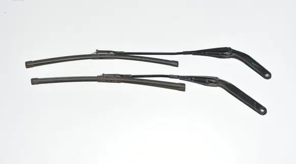 BMW 1 E82 E88 Windshield/front glass wiper blade 7169973 7169974
