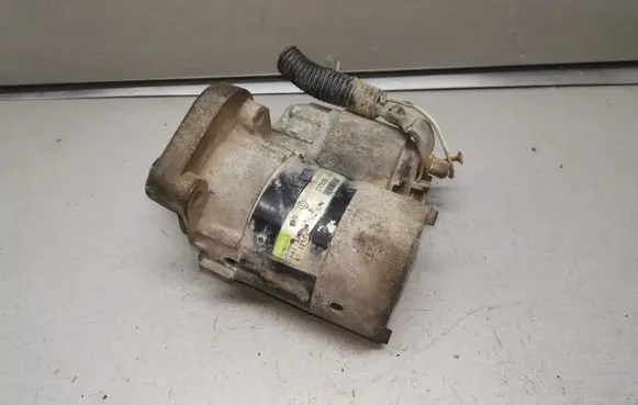 Renault Scenic I Starter motor D7E22
