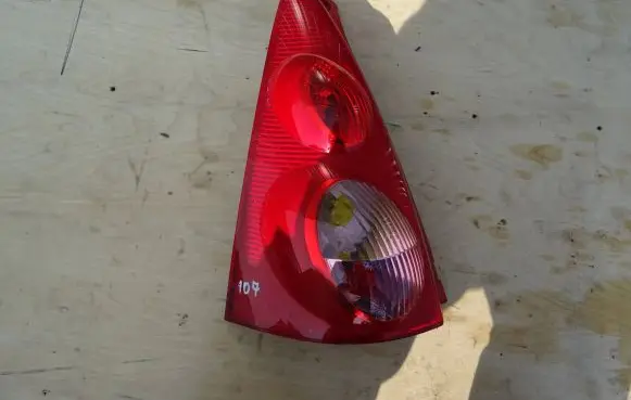 Peugeot 107 Rear/tail lights E1020N01 E100000
