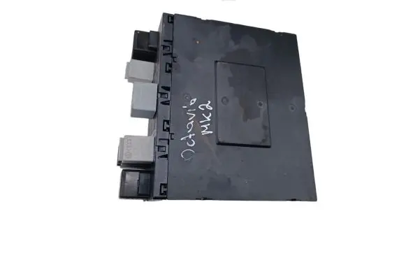 Skoda Octavia Mk2 (1Z) Fuse module 3C0937049AJ