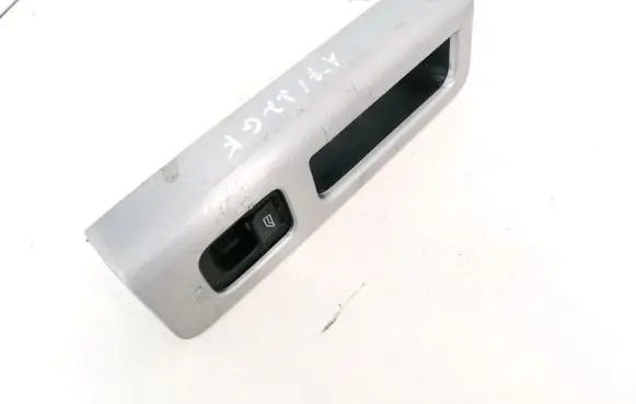 Volvo V50 Electric window control switch 8663813