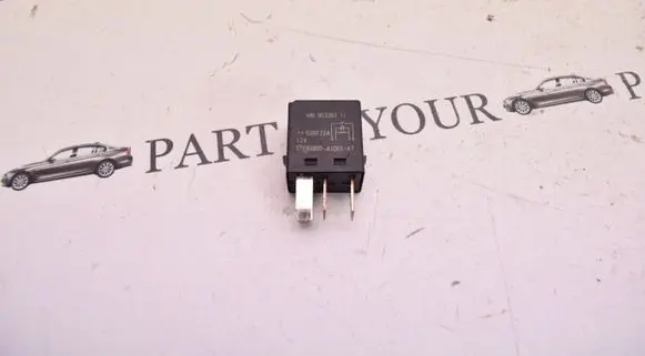 Volvo S40, V40 Other relay MB953382
