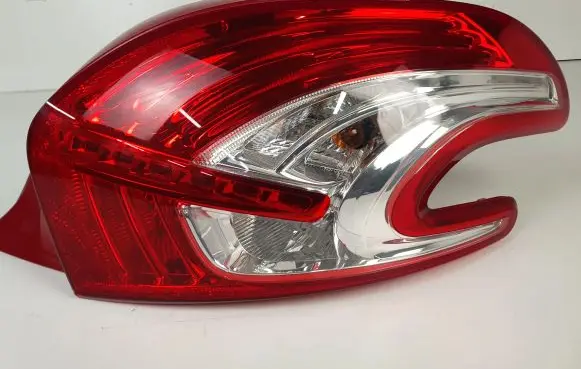 Peugeot 208 Rear/tail lights 9672628380