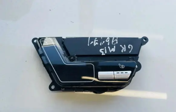 Mercedes-Benz S W221 Seat heating switch a2218701679 3359470300