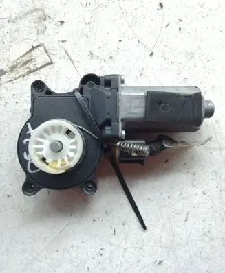 Volvo XC90 Front door window regulator motor 0130821777