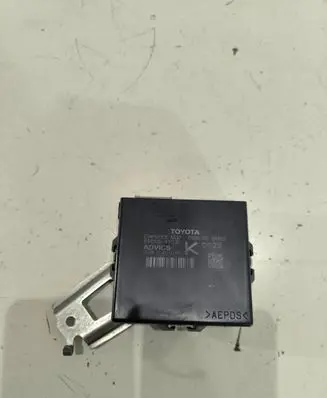 Toyota RAV 4 (XA50) Hand brake control module 8905042030 15181111410