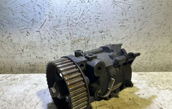 Dacia Sandero Fuel injection high pressure pump 8200057225 167009788R 0391694FDE