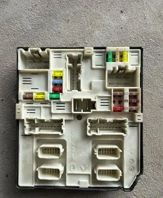 Nissan NV400 Fuse module 284B63007R USM2010 519543F11