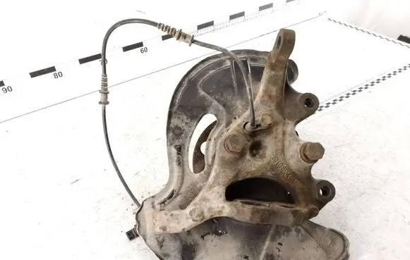 Mercedes-Benz C W203 Front wheel hub spindle knuckle 20901