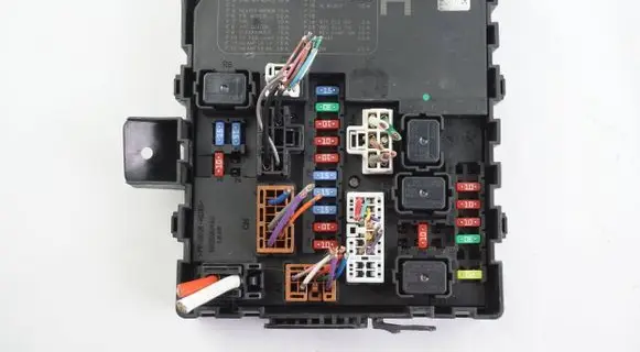 Nissan Pathfinder R51 Fuse module 284B7EB03C